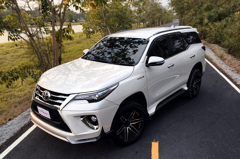 ĐỘ BODY KIT FORTUNER 2017 MẪU LEXUS